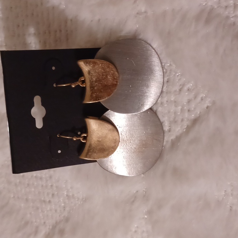 Earrings - Picture 2 of 3